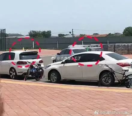 大學門口車頂放水事件追蹤，理性分析背后的動因影響及后續(xù)發(fā)展