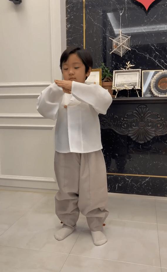 影視新星高梓淇，魅力四溢的演技之旅