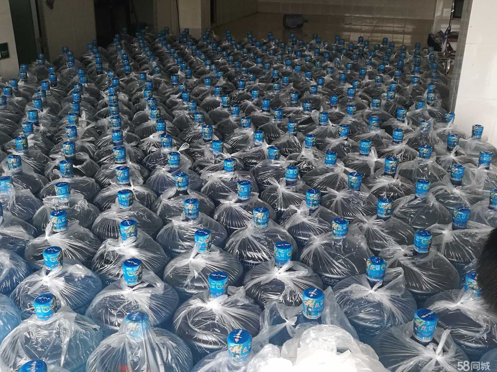 桶裝水批發(fā)價(jià)格多少,科技前沿揭秘桶裝水批發(fā)價(jià)格，體驗(yàn)科技如何重塑生活品質(zhì)！