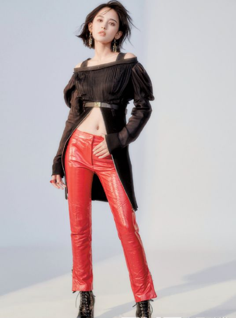 古力娜扎街頭魅力風(fēng)采展示