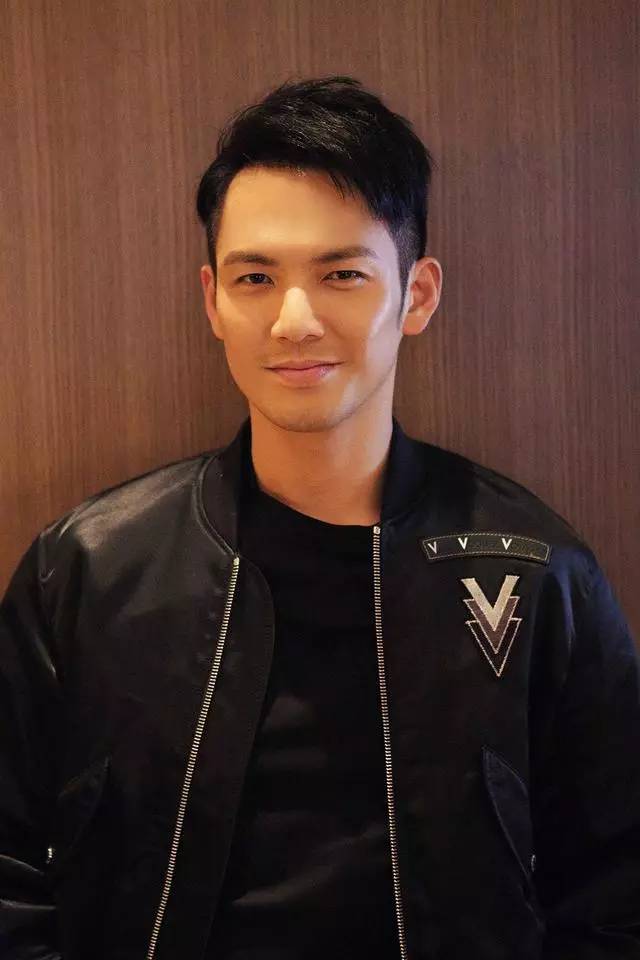 朱亞文，演技與魅力的多維展現(xiàn)，展現(xiàn)男性魅力典范