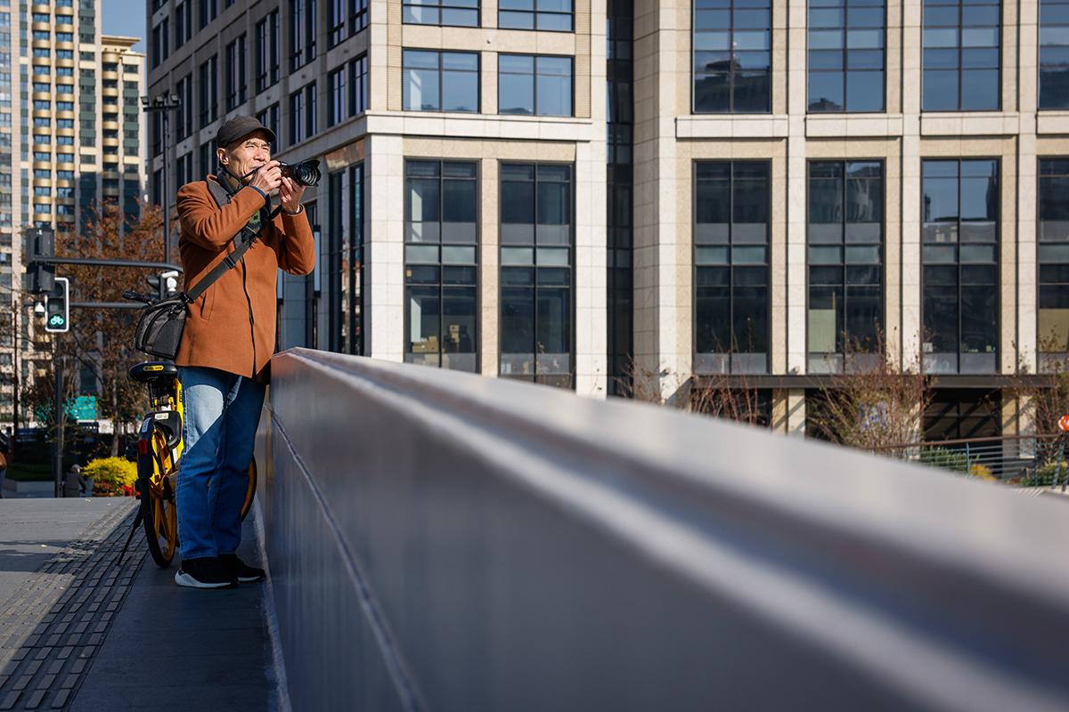 溫情脈脈的時尚街拍，2025春夏精選潮流