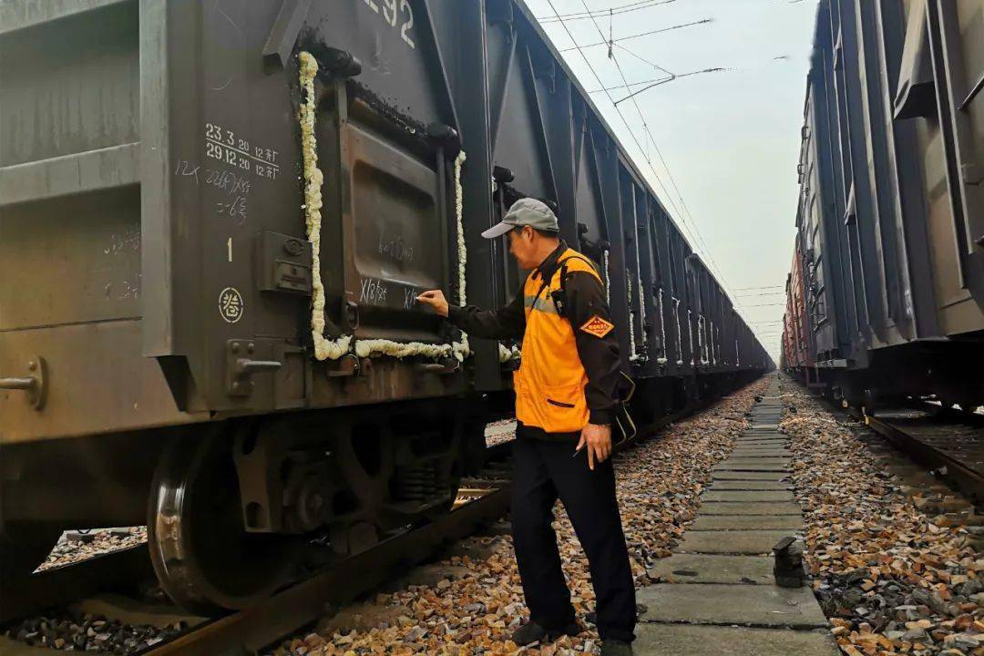 侯月鐵路最新客運(yùn)動(dòng)態(tài)，滿載歡笑與陪伴的旅程啟程