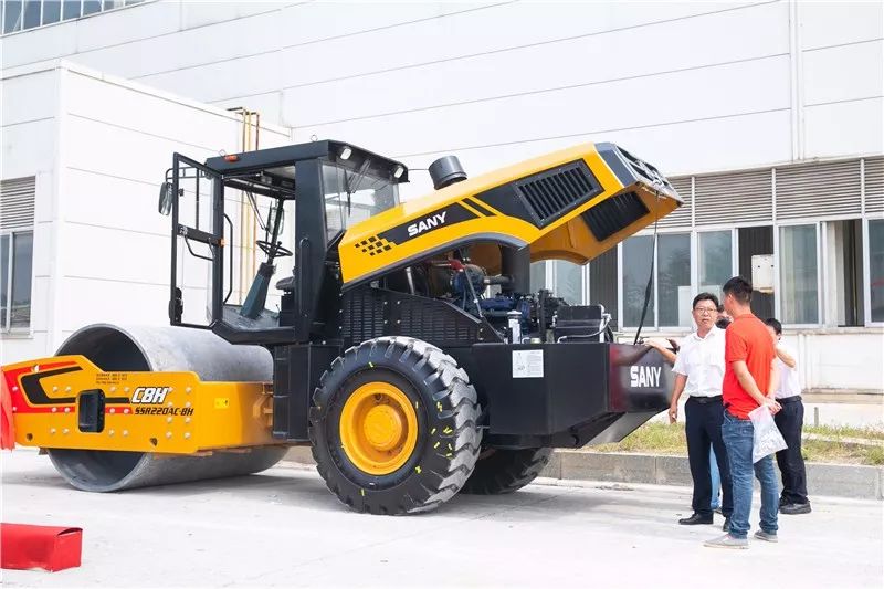 最新壓路機(jī)司機(jī)招工，駕馭科技，成為未來建設(shè)先鋒