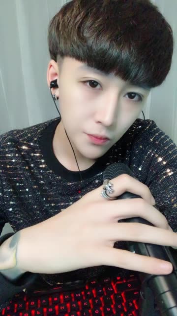 邢俊最新，時代印記下的獨特傳奇人生