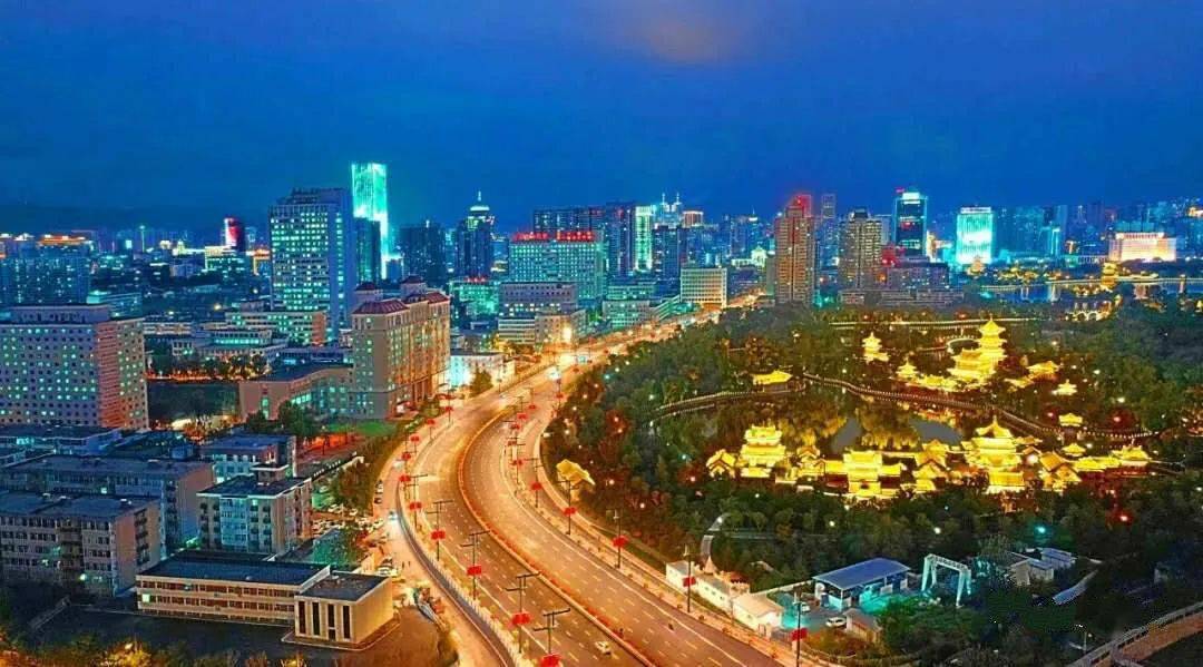 太原夜景煥新顏，科技塑造夜間魅力，生活璀璨非凡