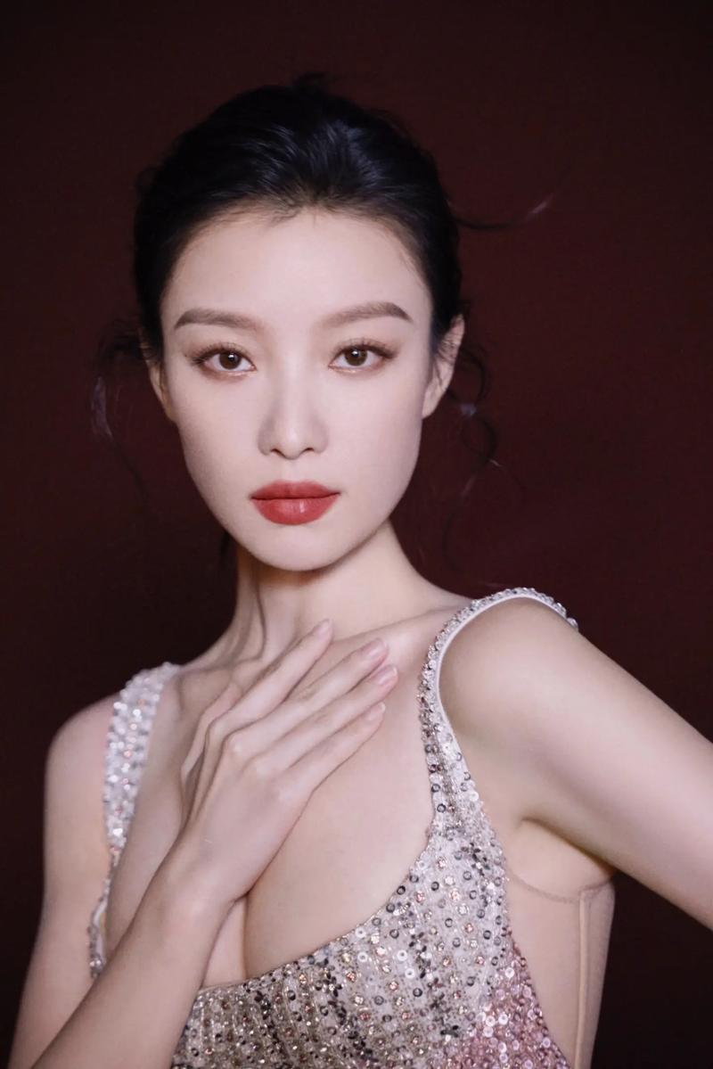 倪妮最新圖片，時(shí)尚潮流先鋒的引領(lǐng)者風(fēng)采