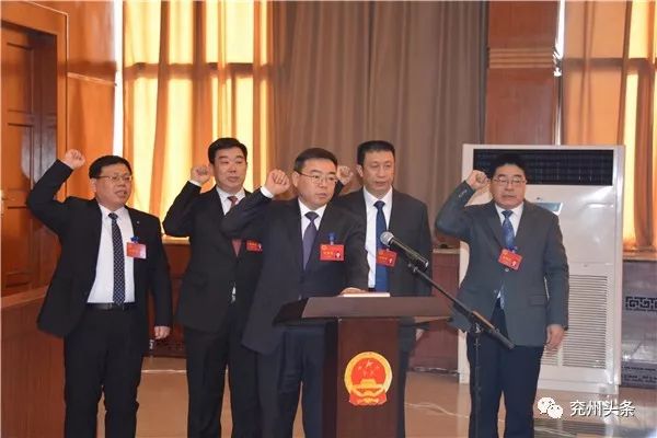 兗州區(qū)政府最新任免，自然美景探索之旅啟程！